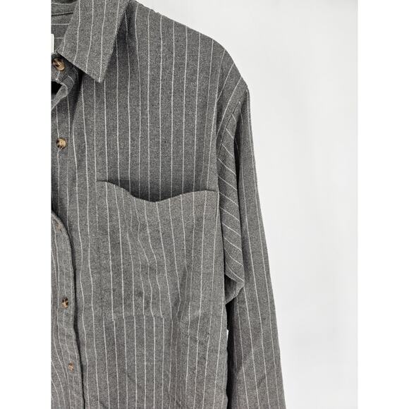 Abercrombie & Fitch Womens Sz M Oversized Button Up Shirt Gray Soft A&F - Picture 2 of 4